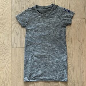 Lululemon swiftly short sleeve shirt, size 4